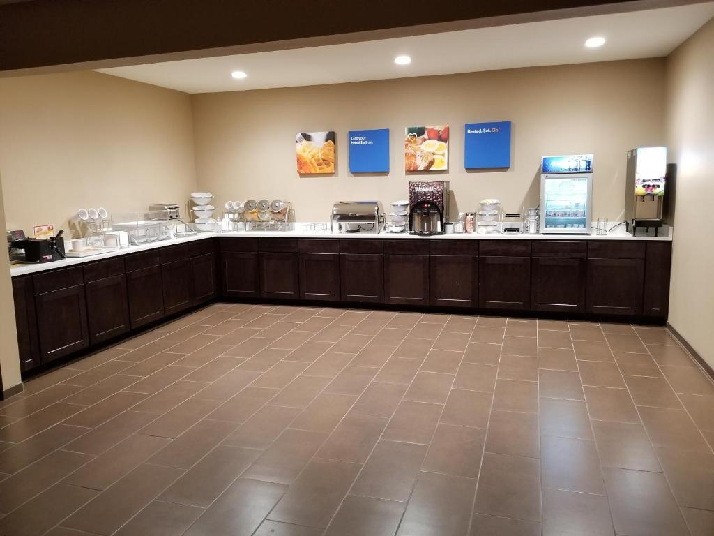 Sonesta Essential - Baton Rouge Airport Hotel Exterior photo